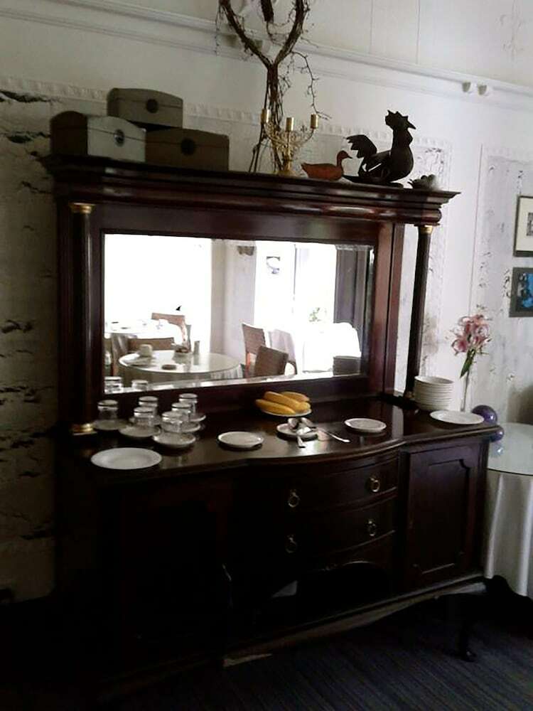 Hostal Cornerstones Guest House