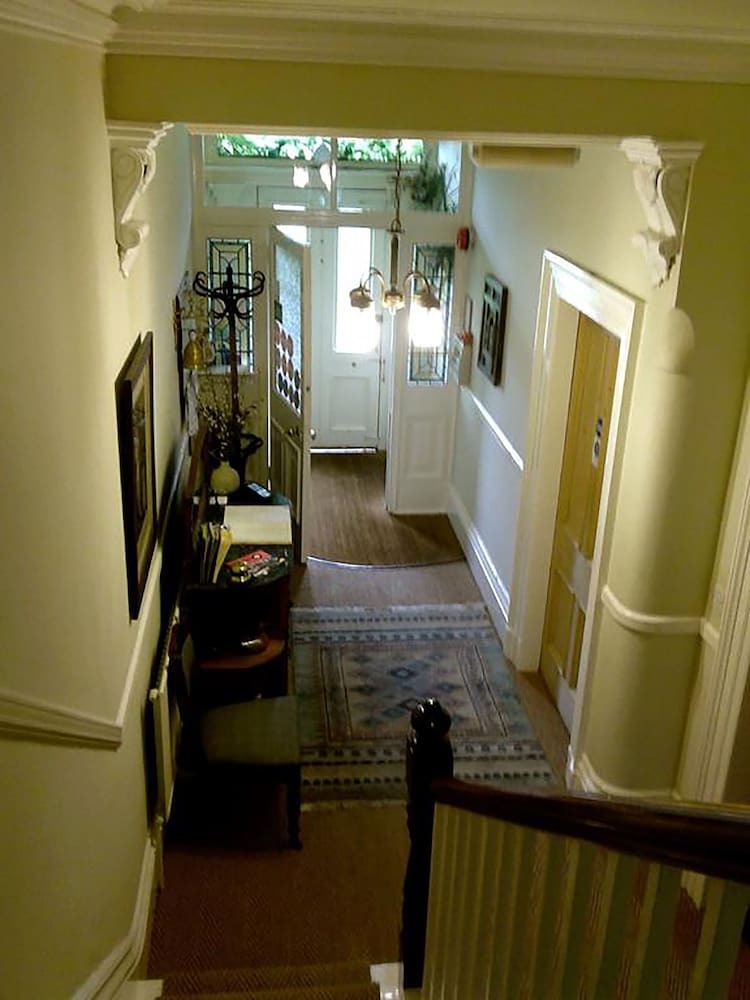 Hostal Cornerstones Guest House