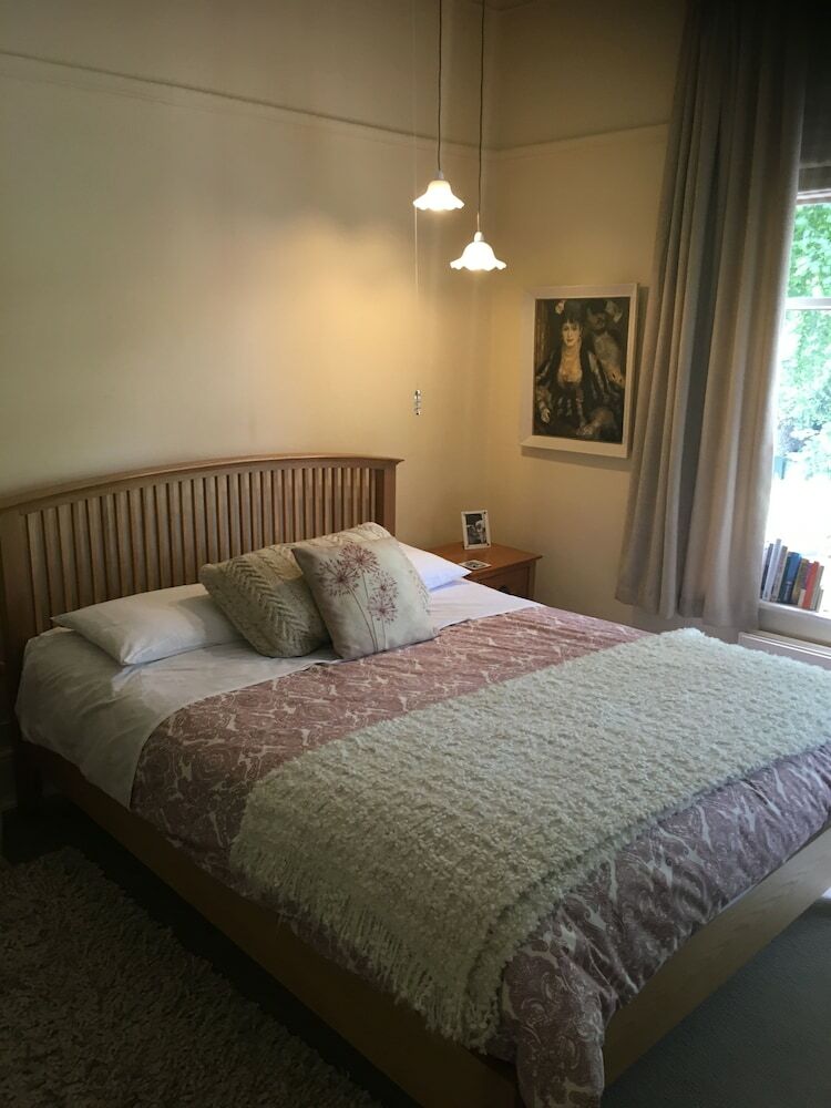 Hostal Cornerstones Guest House