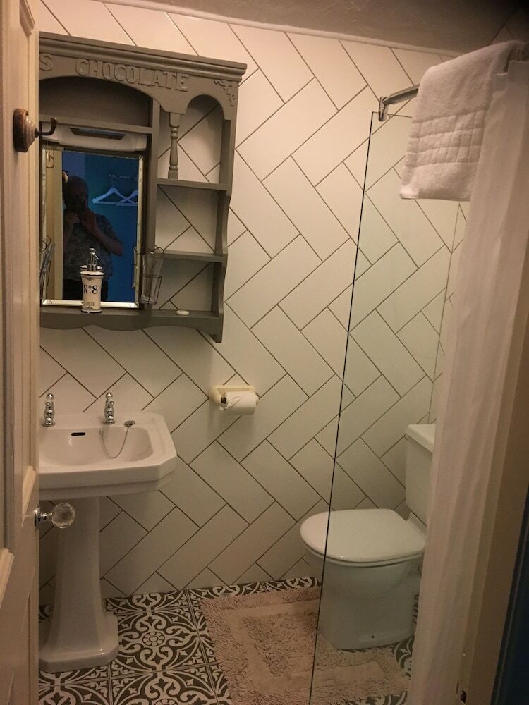 Hostal Cornerstones Guest House