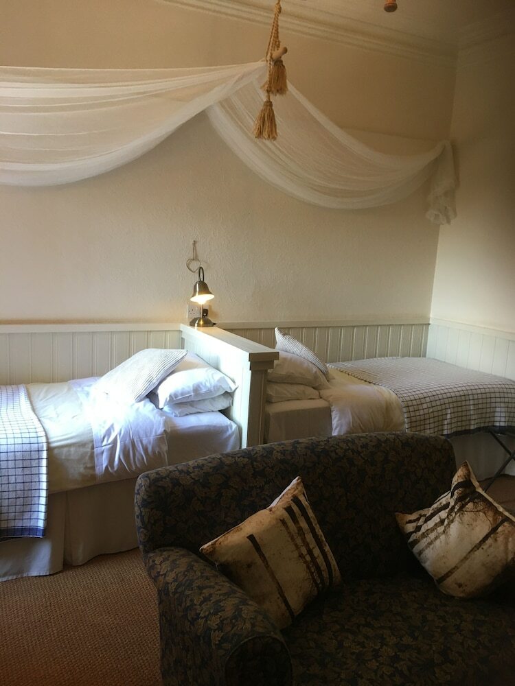 Hostal Cornerstones Guest House