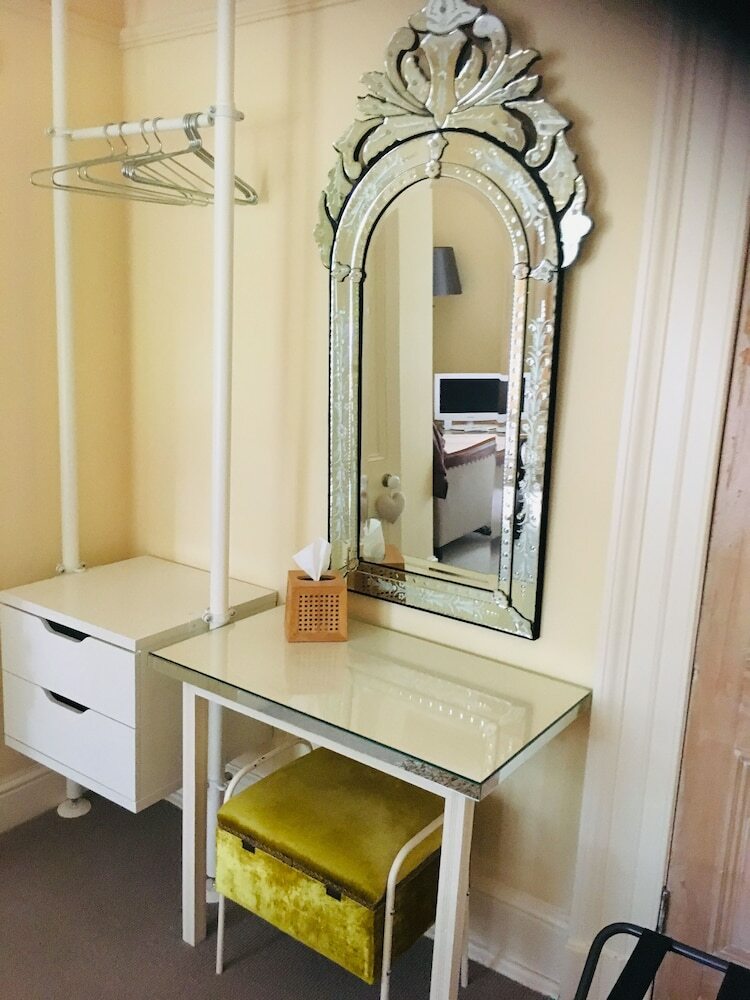 Hostal Cornerstones Guest House