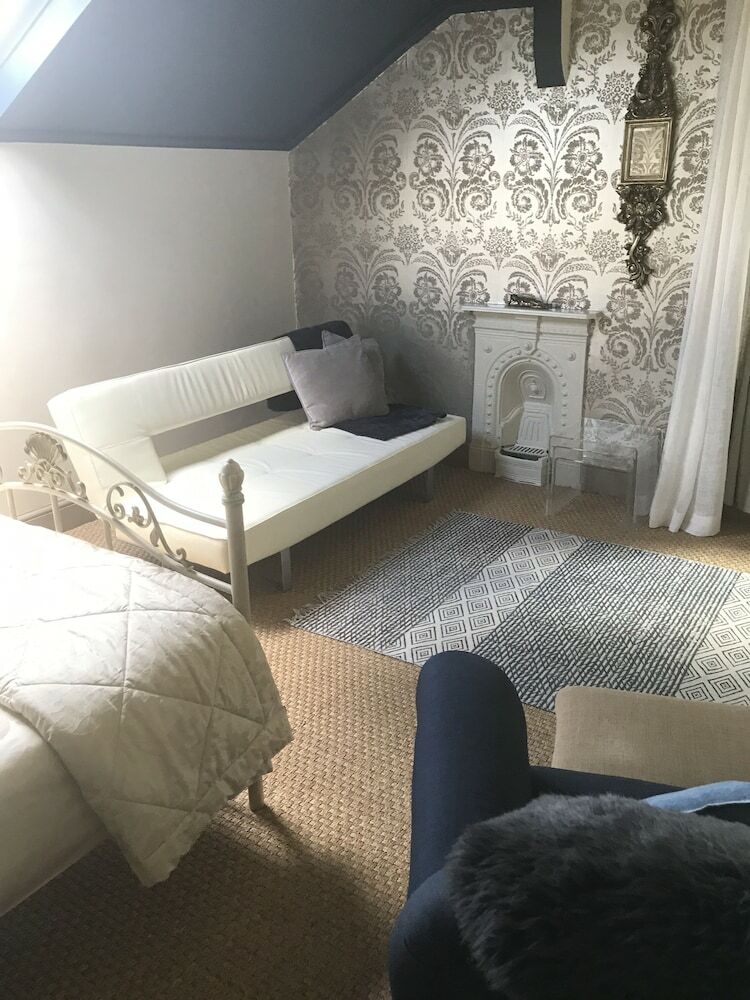 Hostal Cornerstones Guest House