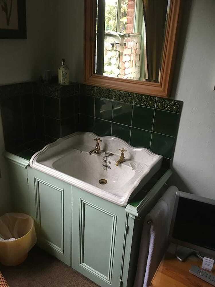 Hostal Cornerstones Guest House