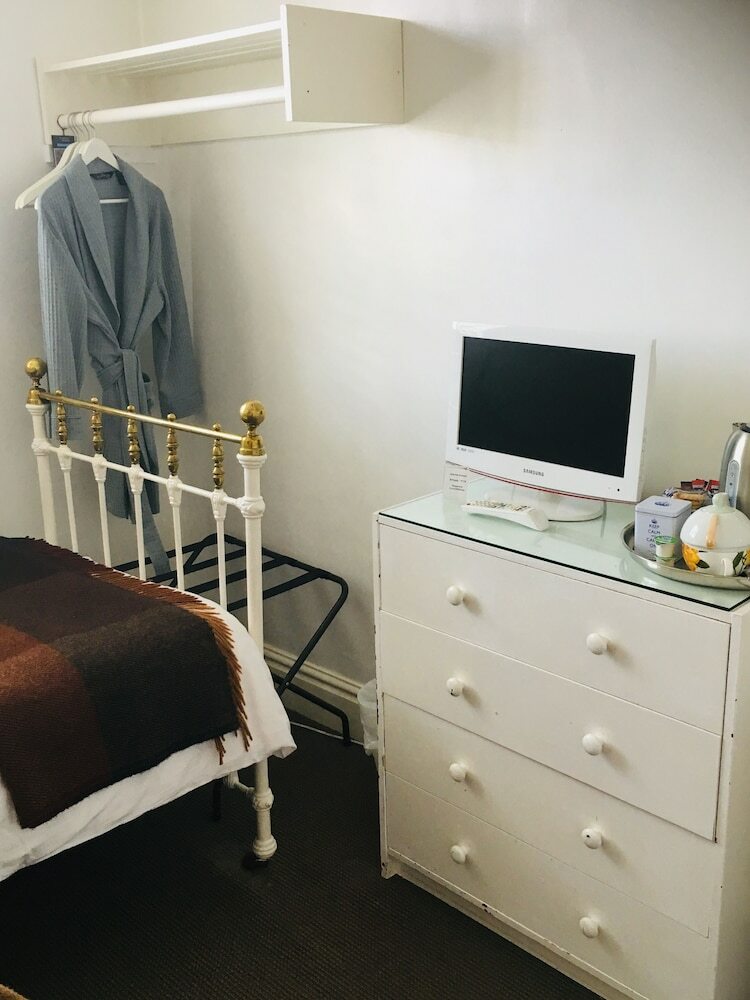 Hostal Cornerstones Guest House