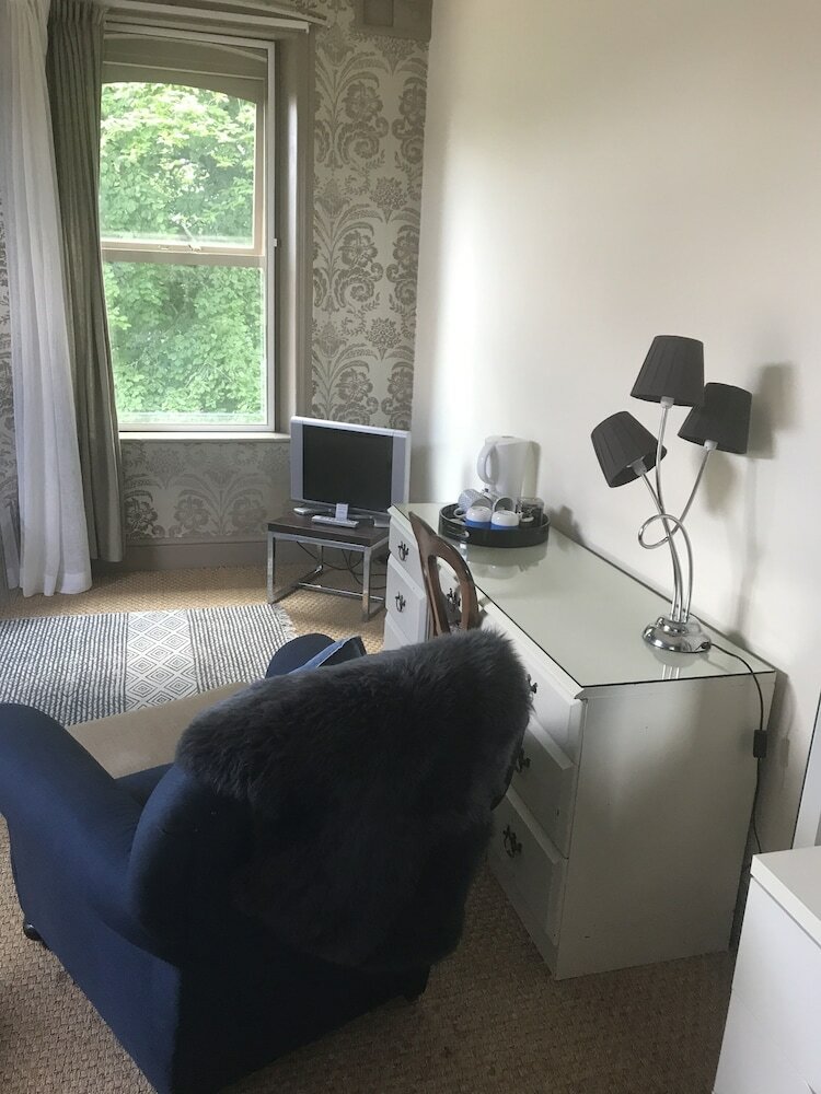 Hostal Cornerstones Guest House