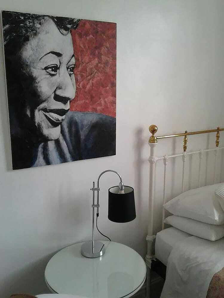Hostal Cornerstones Guest House