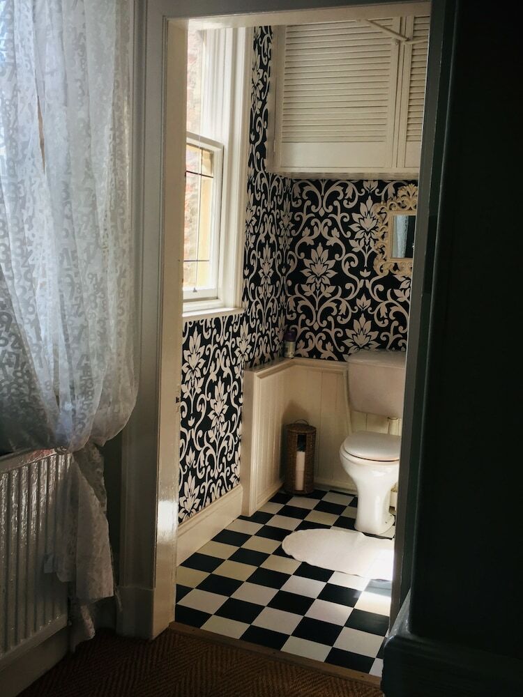 Hostal Cornerstones Guest House