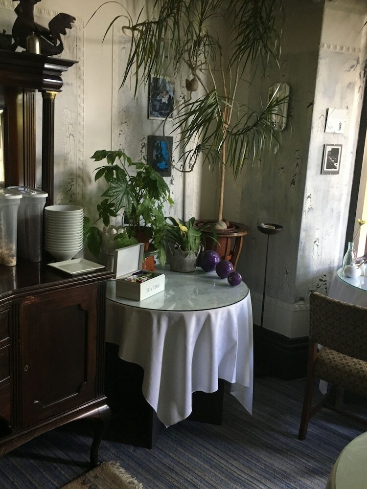 Hostal Cornerstones Guest House