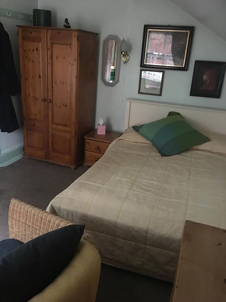 Hostal Cornerstones Guest House