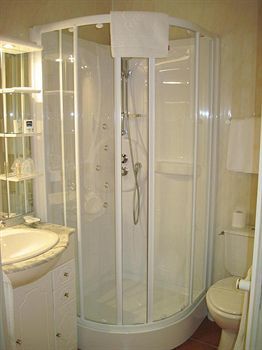Hotel De La For�t