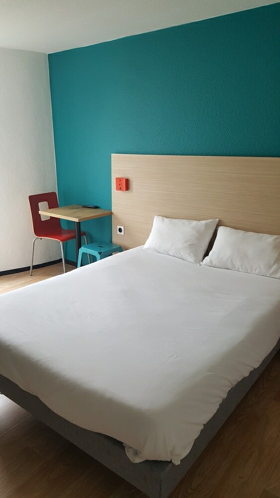 Hotelf1 Cergy
