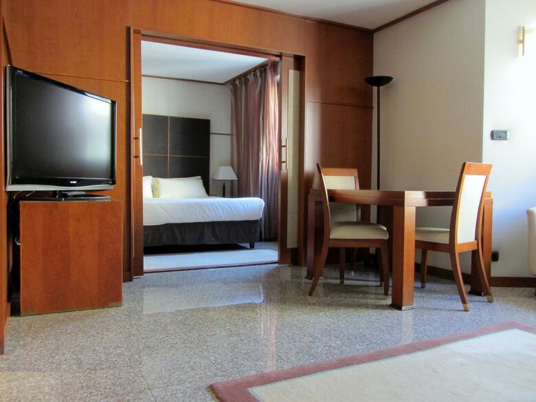 Hotel Goldstar Resort & Suites
