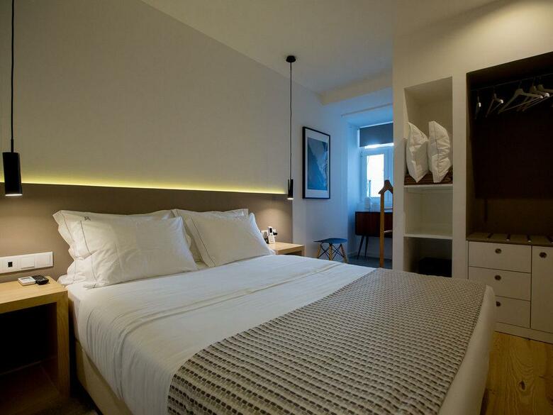 Hostal The 8 - Downtown Suites