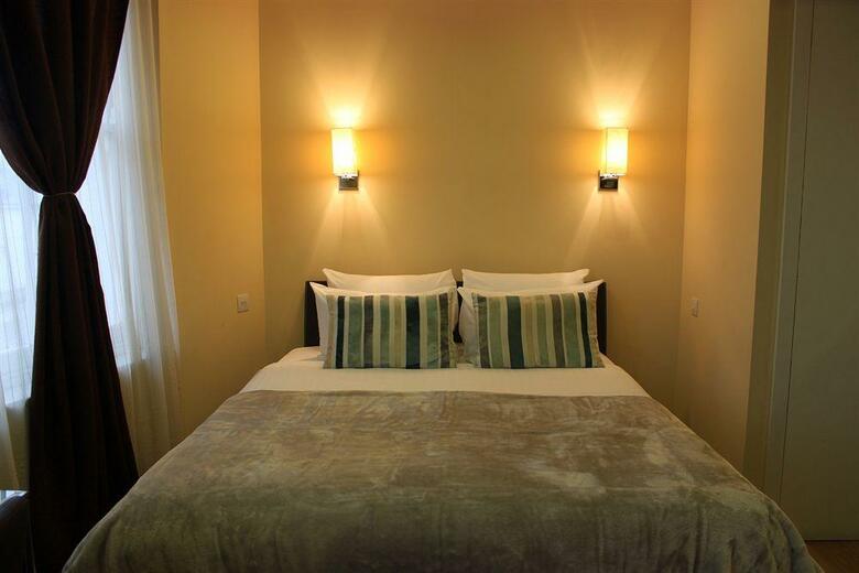 The Hyde Park Hotel