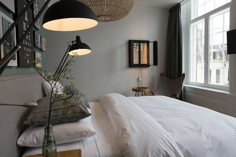 Eye Hotel