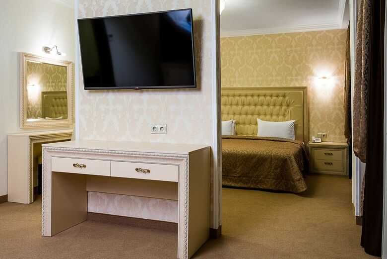 Carat Hotel
