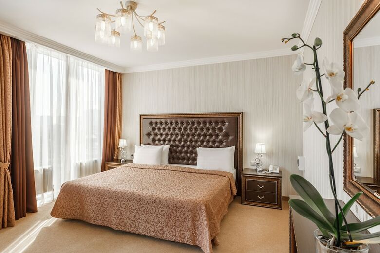 Carat Hotel