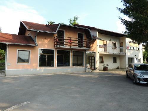 Hostal Rooms Zagon
