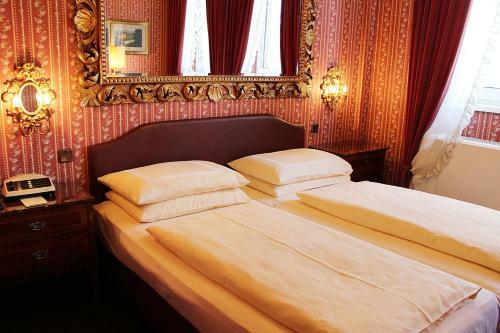 Palais Porcia Hotel