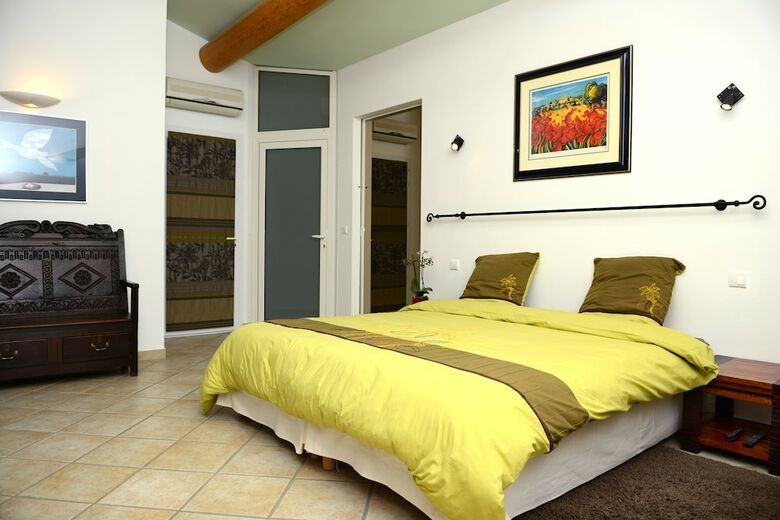 Bed & Breakfast Mas De Carabelle