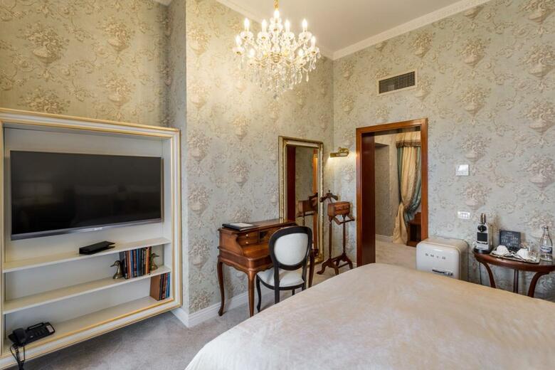Carol Parc Hotel