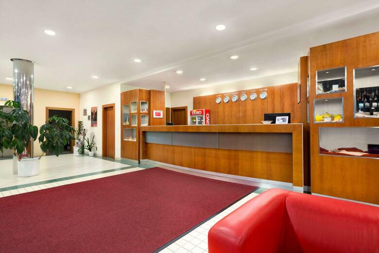 Hotel Ramada Airport