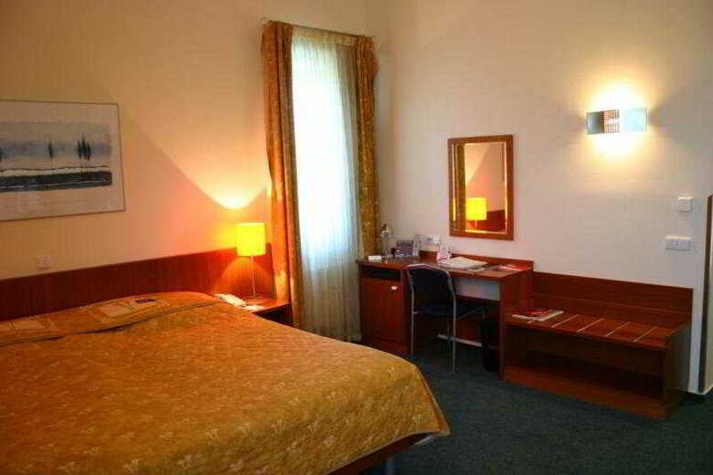 Hotel Ramada Airport