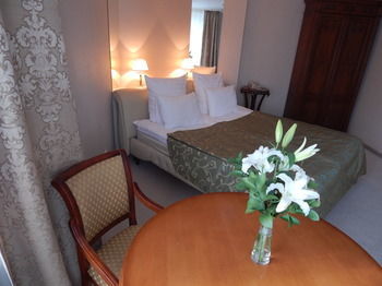 Oktyabrskaya Hotel