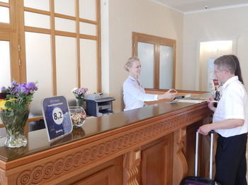 Oktyabrskaya Hotel