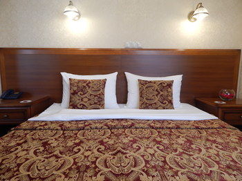 Oktyabrskaya Hotel
