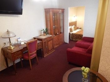 Oktyabrskaya Hotel