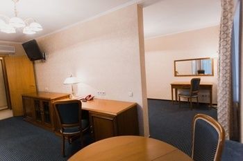 Oktyabrskaya Hotel