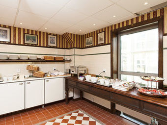 Hotel Bishops Arms Pite�