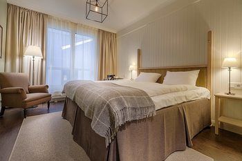 Hotel Bishops Arms Pite�