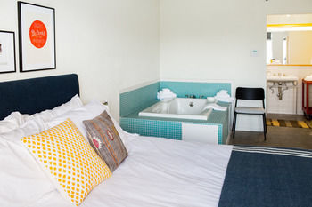 Hotel Corktown Inn