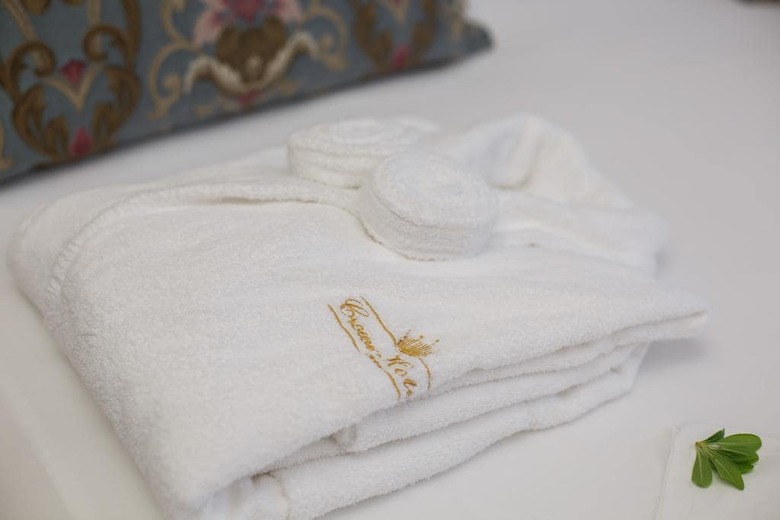 Hotel Side Crown Serenity