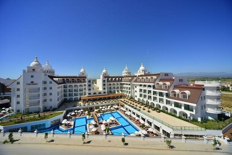 Hotel Side Crown Serenity