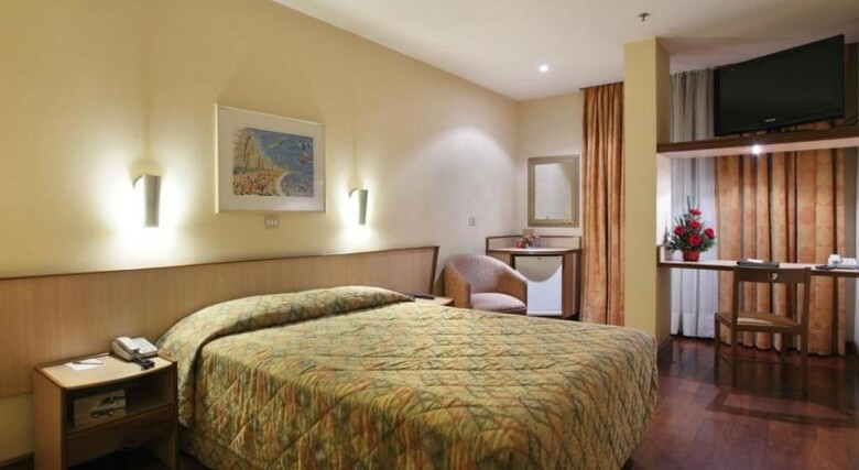 Hotel Windsor Plaza