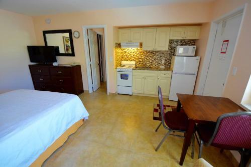 Hotel Surf Side Resort