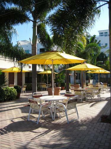 Hotel Surf Side Resort