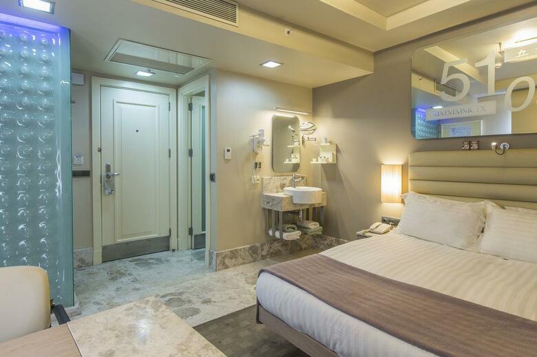 The Peak Hotel