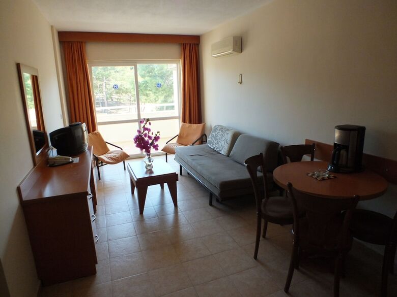 Tuntas Apart Hotel Kusadasi