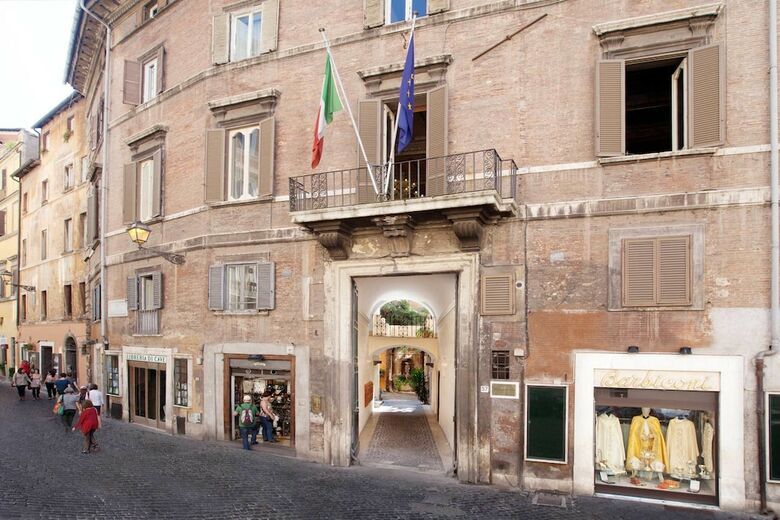 Hotel Pantheon Inn