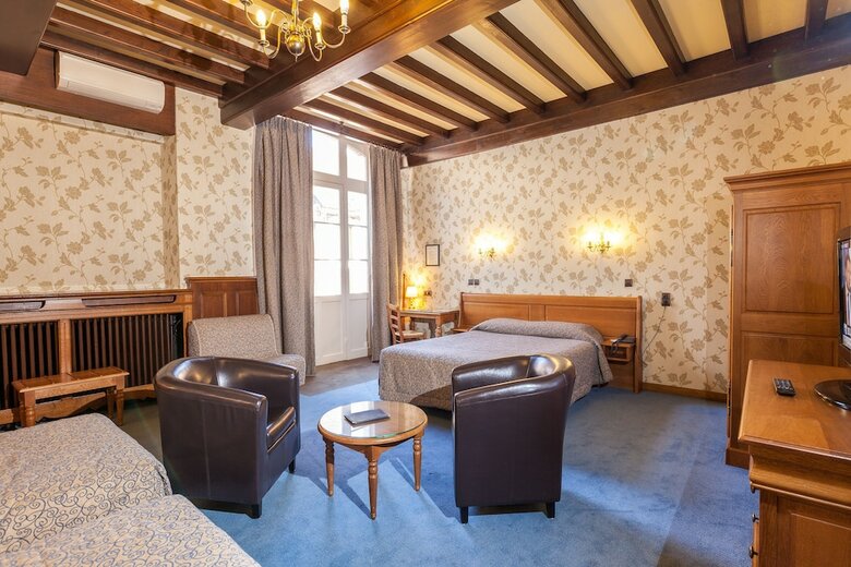 Hotel De La Cloche