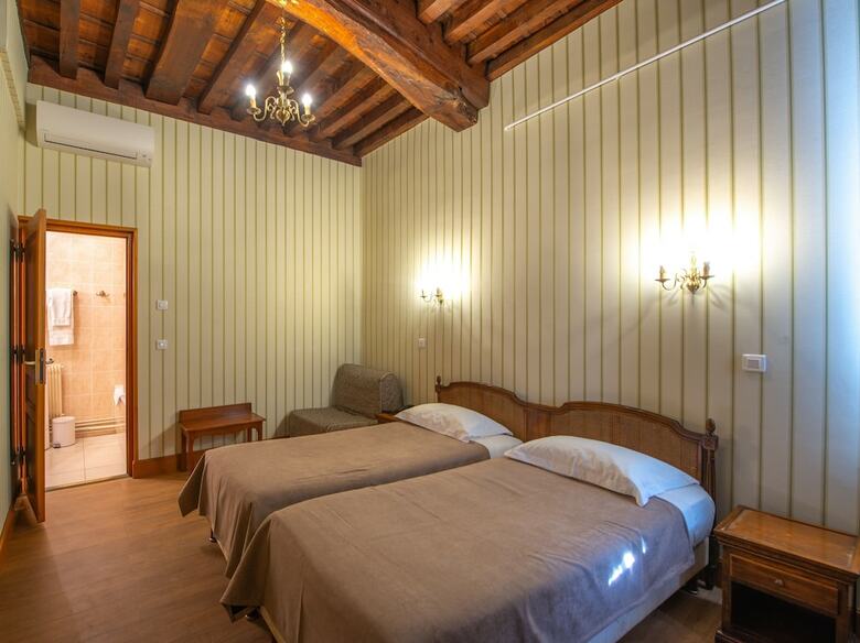 Hotel De La Cloche