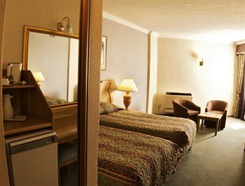 Safari Court Hotel