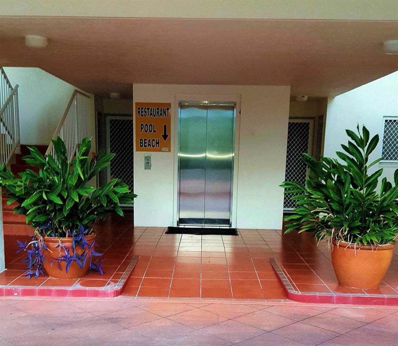 Hotel Golden Sands Beachfront Resort