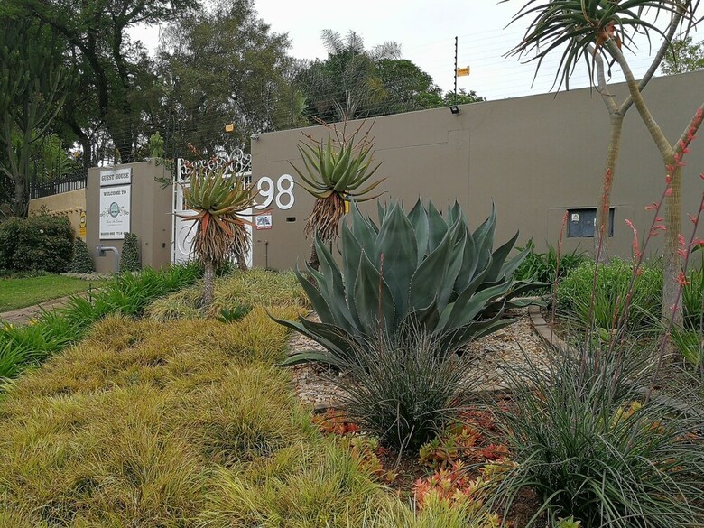 Hostal At 98 On Lynburn Guest House