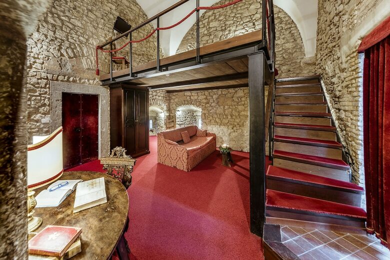 Castello Orsini Hotel